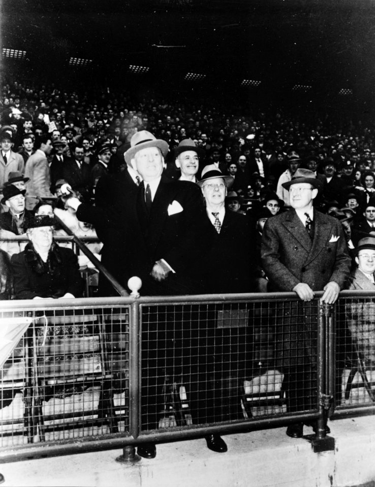 HagueTosses1946FirstBall