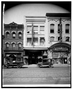 Hahn's shoe store, 414 9 St., N.W., (Washington, D.C.) LCCN2016824214