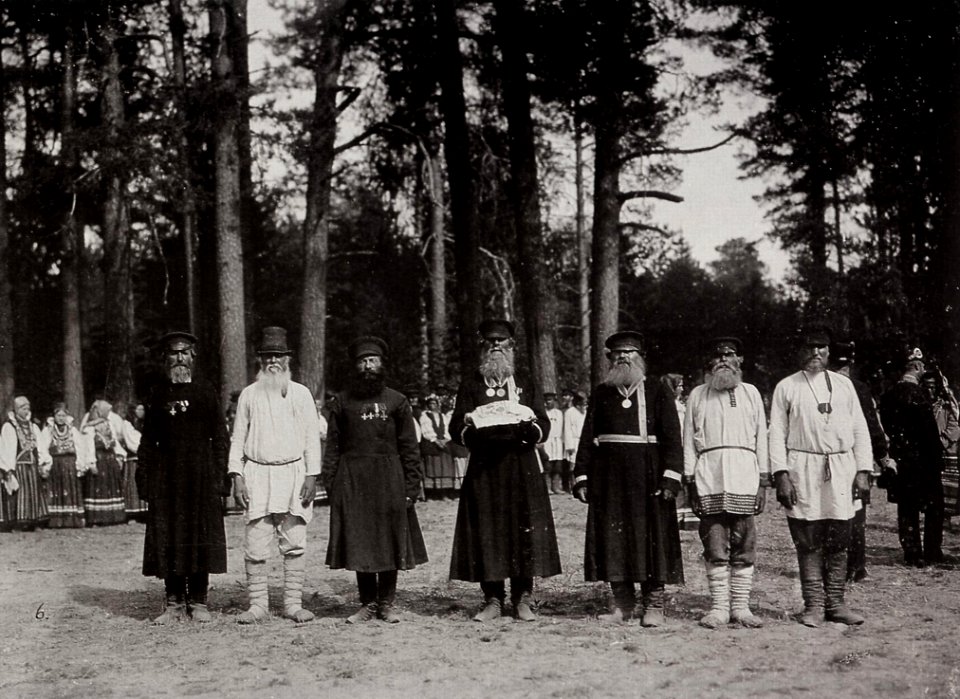 Hahn, K.E. - Die Dorfältesten warten auf die Ankunft des Zaren; sie sind autorisiert, mit dem Zaren zu sprechen. Serafim-Sorovski (Zeno Fotografie)