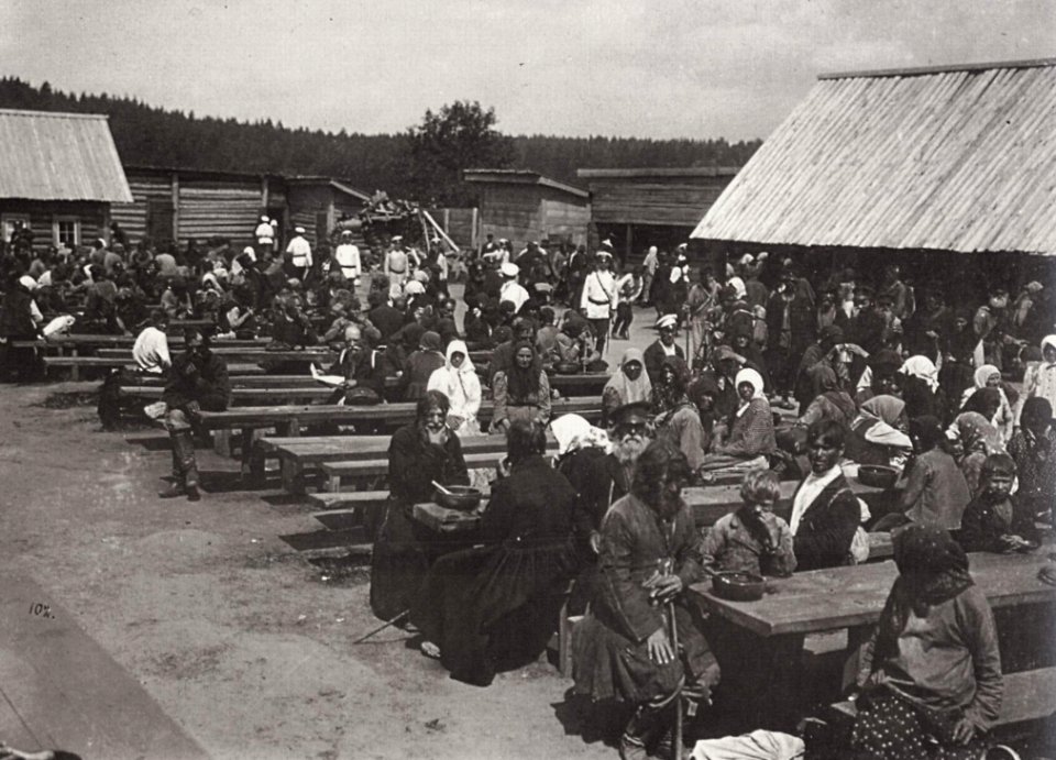Hahn, K.E. - Speisezelte in der Nähe des Kloster. Serafim-Sorovski (Zeno Fotografie)