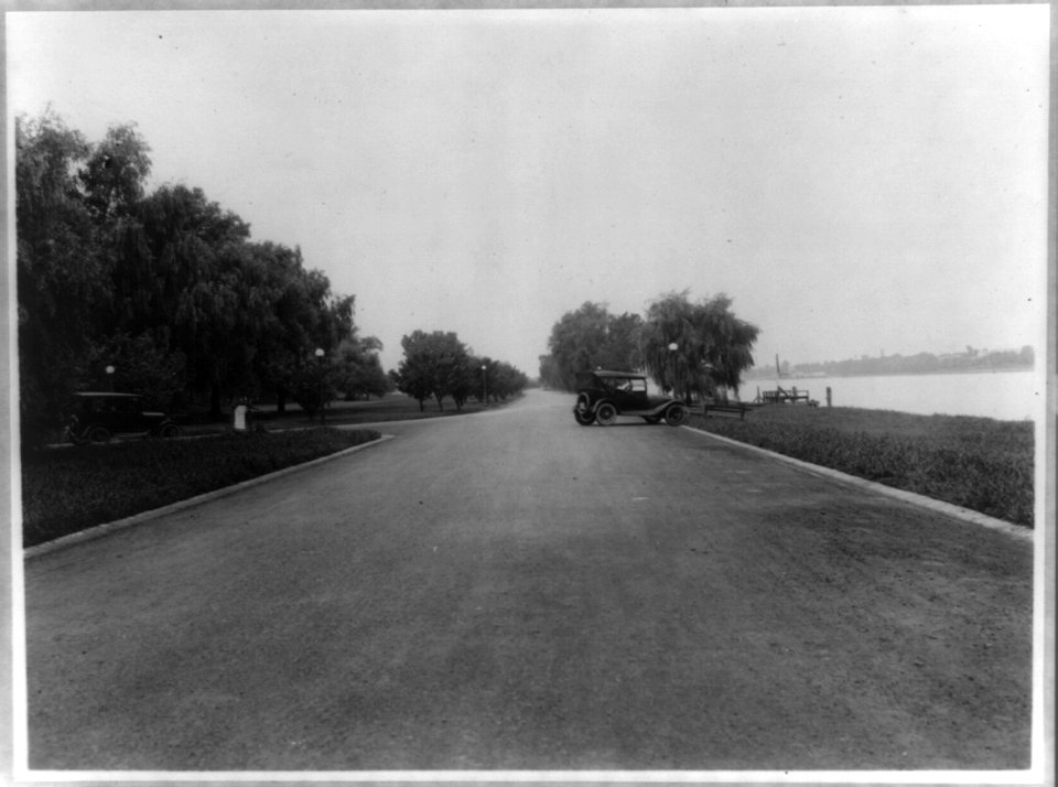 Hains Point and Potomac River at East Potomac Park, Washington, D.C. LCCN89711757