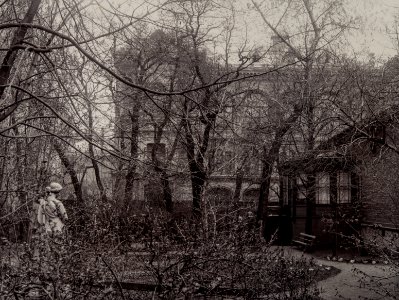 Hakasalmenkatu 4 (nykyinen Keskuskatu 4), näkymä Tollanderin talon pihalta - G30695 (hkm.HKMS000005-km0000phhg)