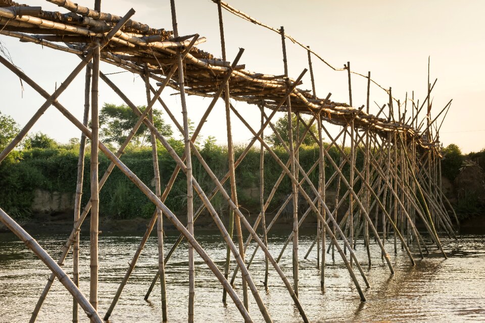 Tre bridge brown bridge