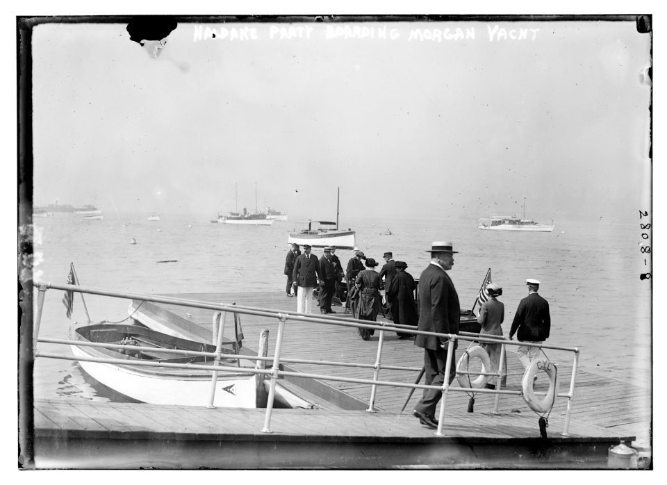 Haldane party boarding Morgan yacht LCCN2014694026