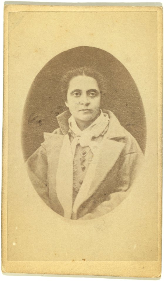 Half-length portrait of a woman, facing slightly right LCCN99615652