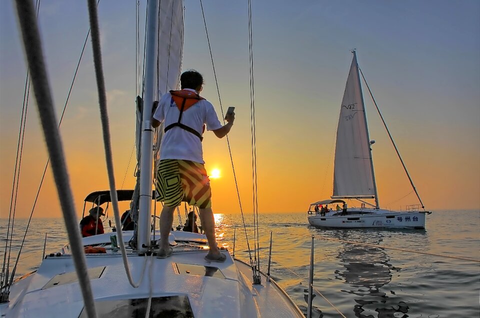 The body of water ship yacht racing