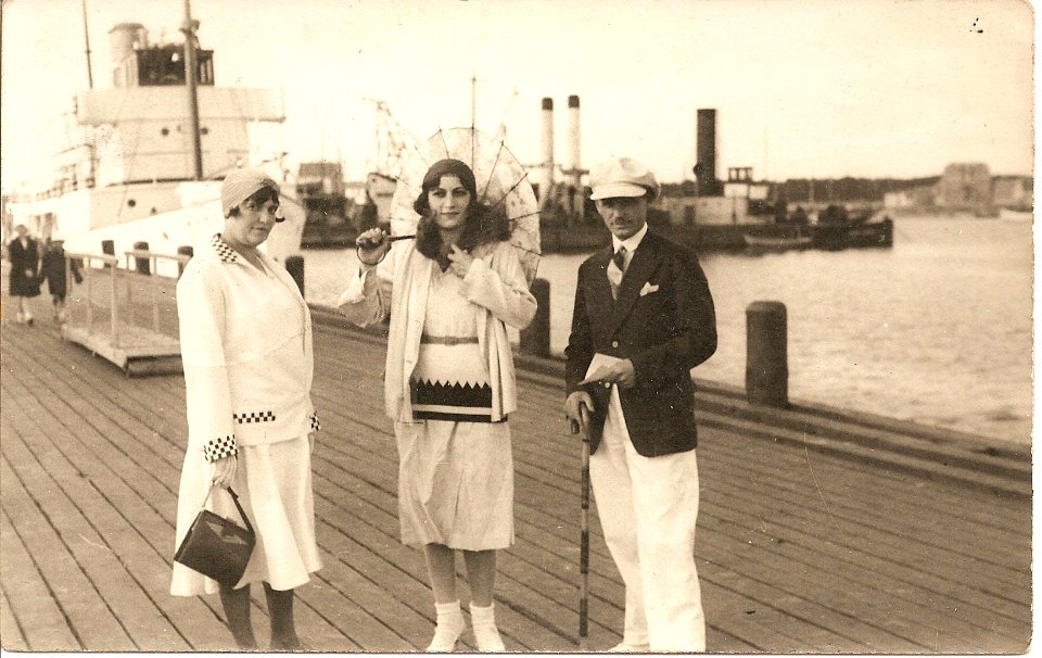 Halina et Amis ca 1937 (3)