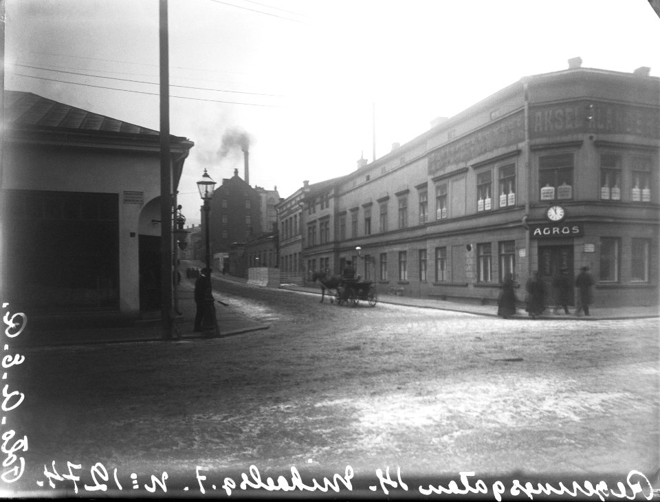 Hallituskatu 14 (nyk. Yliopistonkatu 10) Mikonkadulta nähtynä - N1274 - hkm.HKMS000005-km0000mja0