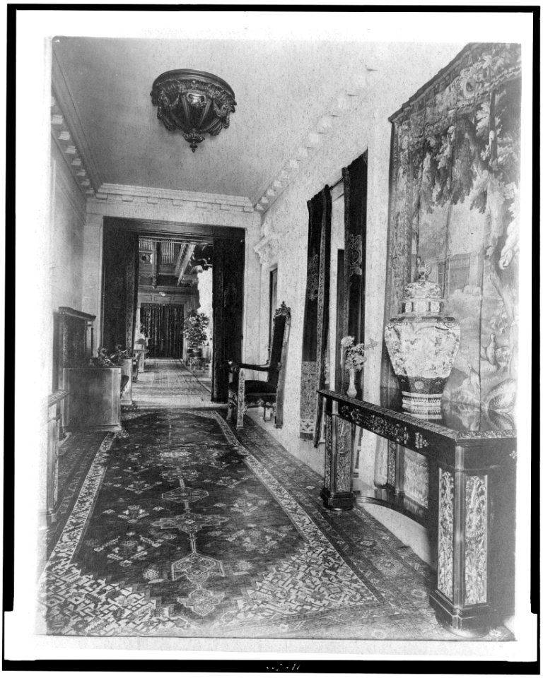 Hallway, with Oriental urn at right, in home of Edmund Cogswell Converse, Greenwich, Connecticut LCCN94503195