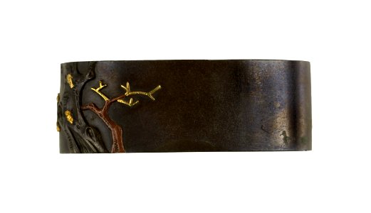 Hamano Noriyuki - Fuchi with a Man Pouring Water or Sake into a Bottle - Walters 51942 - Back