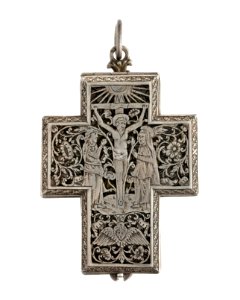 Halsur av silver i form av ett kors, 1600-tal - Hallwylska museet - 110510
