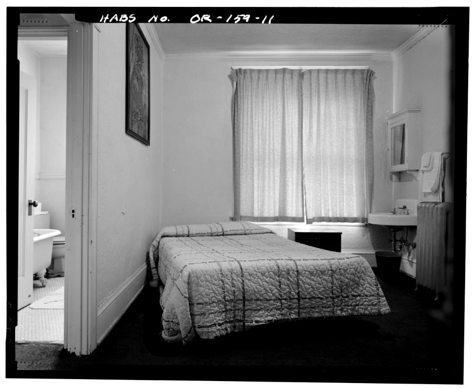 Hamilton Hotel - typical room - Portland Oregon