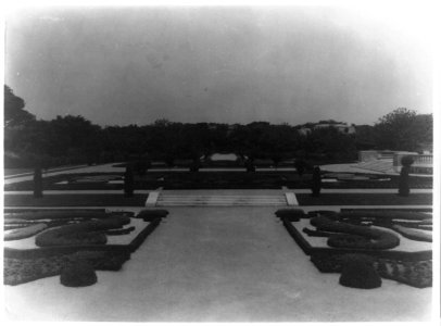 Hamilton Rice Home in Newport, Rhode Island, showing view of formal garden LCCN92519543