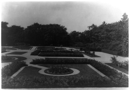 Hamilton Rice Home in Newport, Rhode Island, showing view of formal garden LCCN92519544