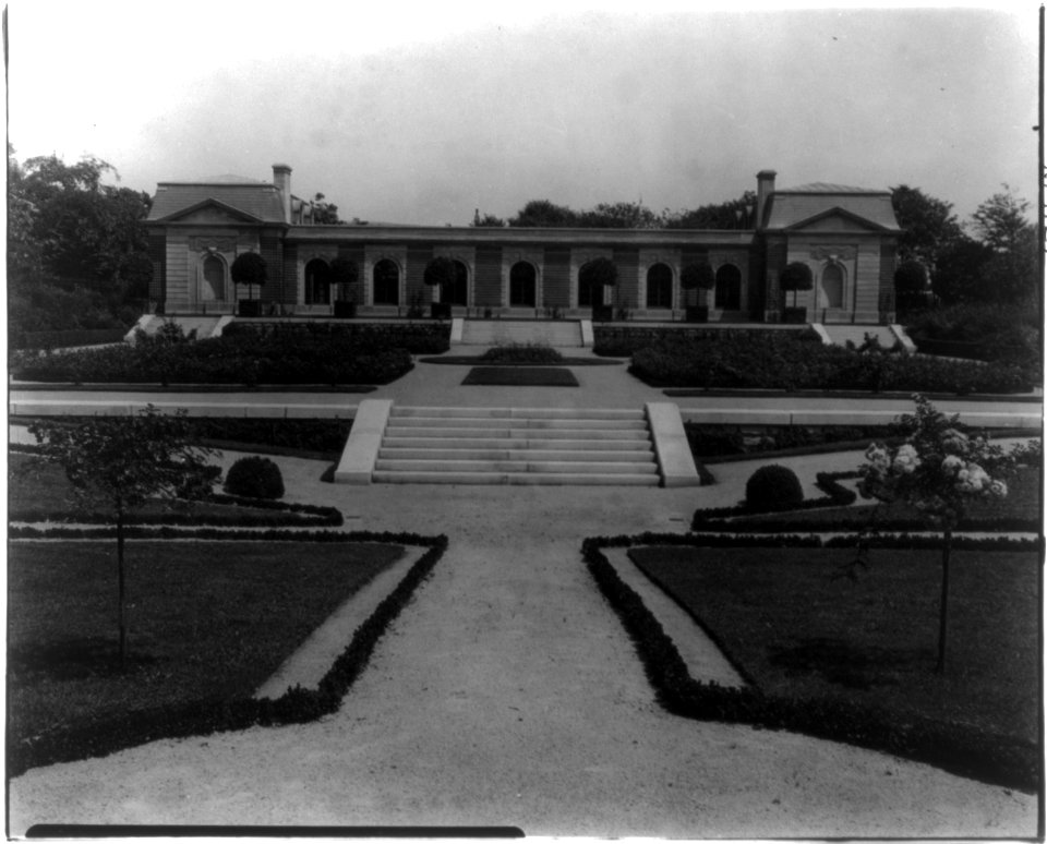 Hamilton Rice home, Newport, Rhode Island, exterior view LCCN92519521