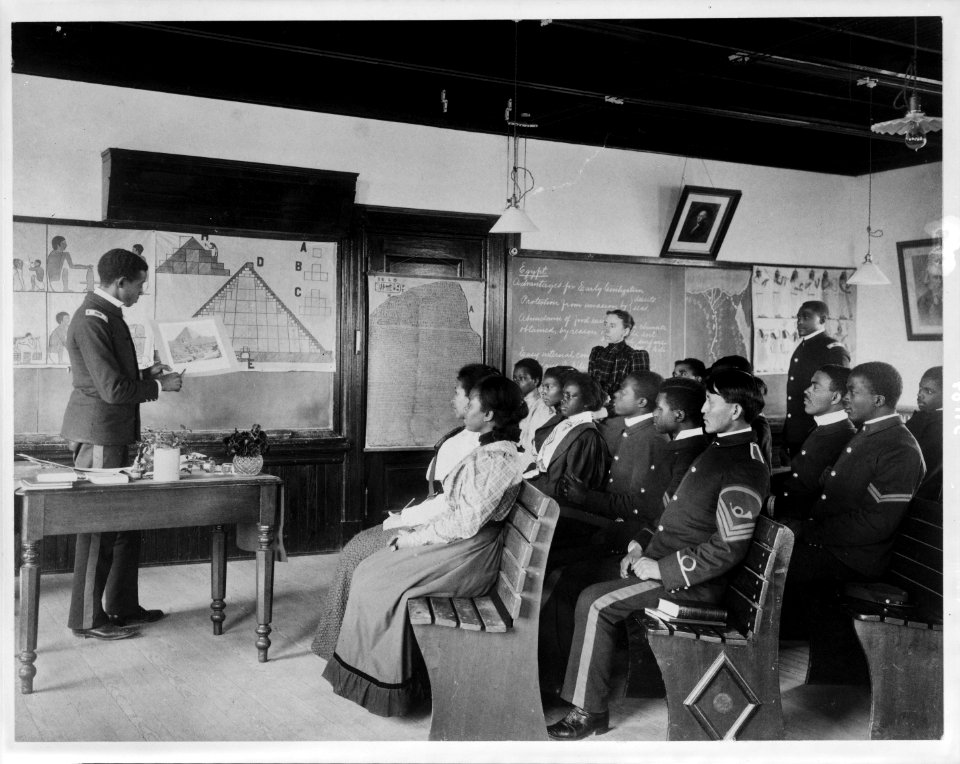 Hampton Institute, Hampton, Va., 1899 - male and female African American and Indian students in Ancient History class studying Egypt LCCN2001703810