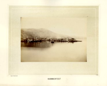Hammerfest i Finnmark med bebyggelse og båter - Norsk folkemuseum - NF.15006-147