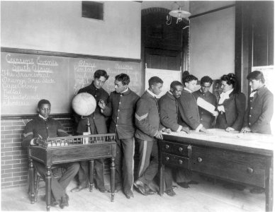 Hampton Institute, Va- current events class LCCN2016649427