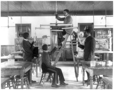 Hampton Institute, Va. 1899 - Classroom scenes - testintg combined draught of animals LCCN2001703743