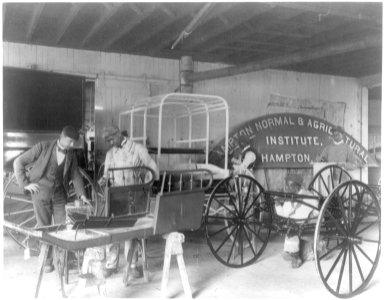 Hampton Institute, Va., 1899 - Classroom scenes - painting carriages LCCN2001703745