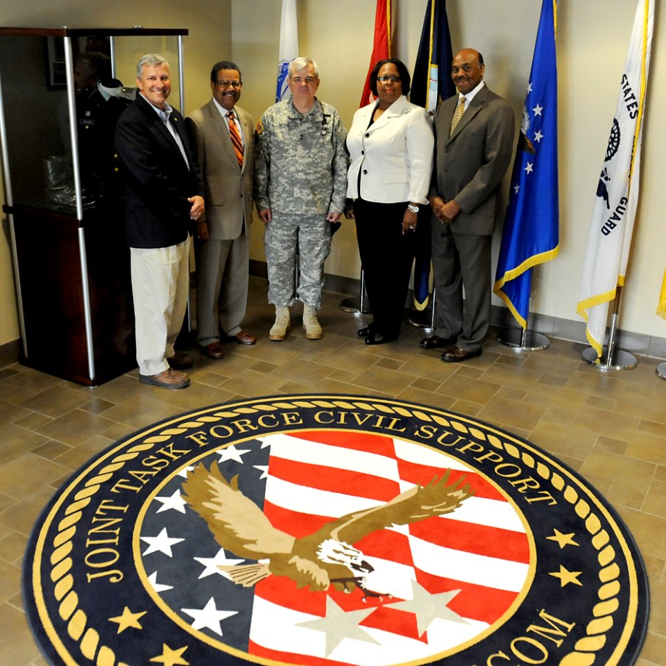 Hampton Roads mayors and city officials visit JTF-CS 140501-N-VJ282-937