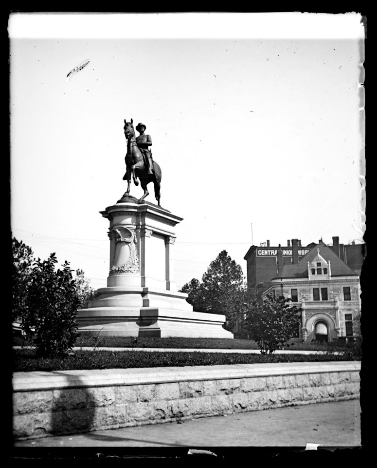 Hancock Statue LCCN2016819403