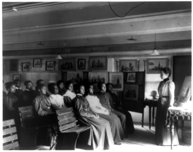 Hampton Institute, Hampton, Va., 1899 - male and female students in Geography class studying the cathedral towns, by studying artist's renderings of the famous European cathedrals LCCN2001703809
