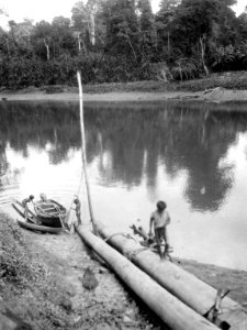 Hamnen vid Selimos hydda vid ebb. Darién, Sambú River. Panama - SMVK - 004353 photo
