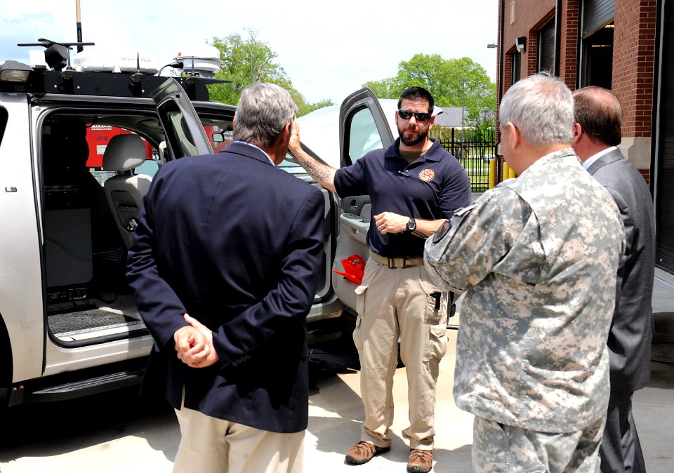 Hampton Roads mayors and city officials visit JTF-CS 140501-N-VJ282-977