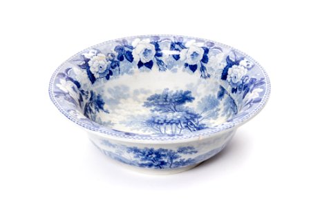 Handfat av flintporslin med tryckt rosenbård, Rörstrand 1820-1840 - Skoklosters slott - 108367