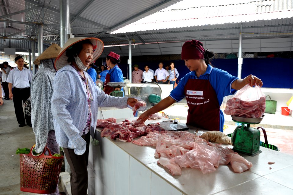 Handover Ceremony Hoa Mac Market Ha Nam (8127920402)