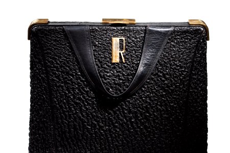 Handväska i svart knottrigt skinn med metallbygel. Tillhört Ellen Roosval-de Maré - Hallwylska museet - 89280 photo