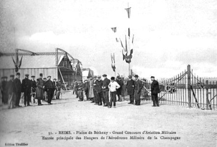 Hangars Reims concours militaire 1911 parc automobile