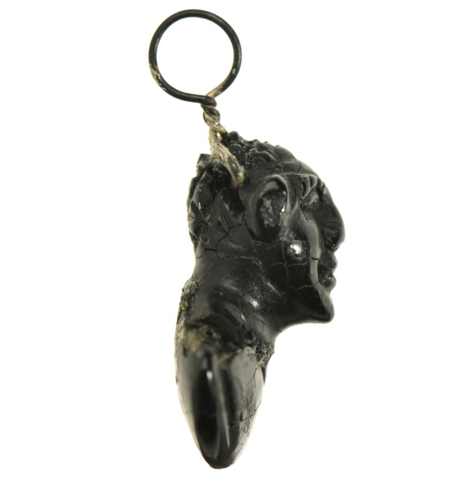 Hanger in git in de vorm van een mannelijke Afrikaanse buste, 175 tot 350 NC, vindplaats- Koninksem, zuidwestgrafveld, 25.09.1908, graf, collectie Gallo-Romeins Museum Tongeren, GRM 6360, 019