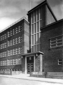 HANSif682 Schule Cuxhaven Teilansicht mit Portal