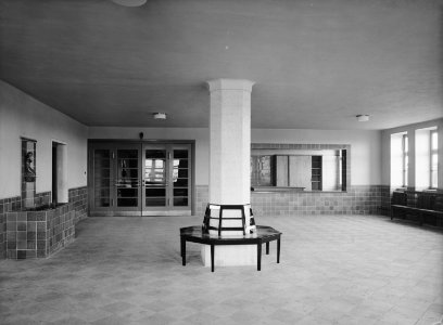 HANSif704 Schule Cuxhaven Halle mit Pfeilerbank