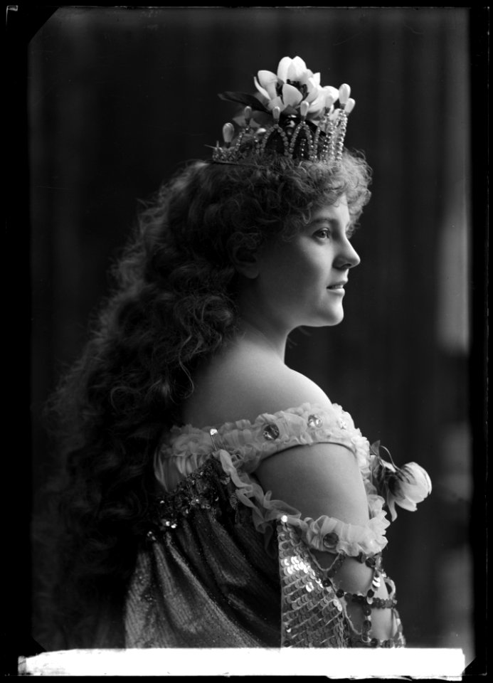 Ingrid Wallström as Prinsessan Sjöstjärna in the revue Stackars Olson at Södra teatern 1907 - SMV - GV068