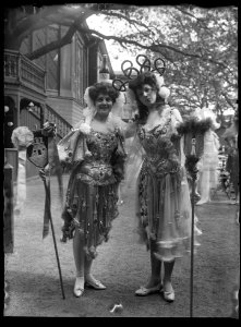 Ingrid Hagelström and Märta Monthan in the revue Bluff at Kristallsalongen 1905 - SMV - K004