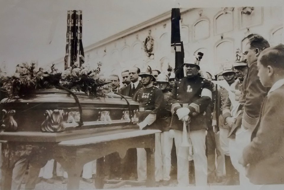 Inhumación Felipe Benjamín Callirgos Vera en el Cementerio Presbitero Matías Maestro de Lima