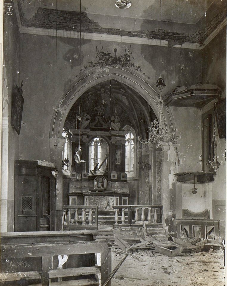 Innenansicht der Pfarrkiche in Auzza (BildID 15597462)