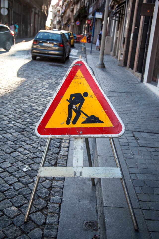 Caution traffic situation warning