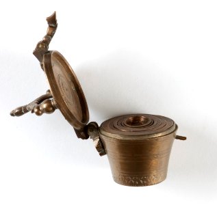 Insatsvikt av svarvad brons - Skoklosters slott - 92876