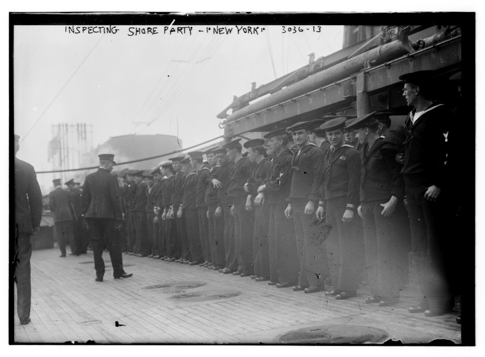 Inspecting shore party-NEW YORK LCCN2014695849