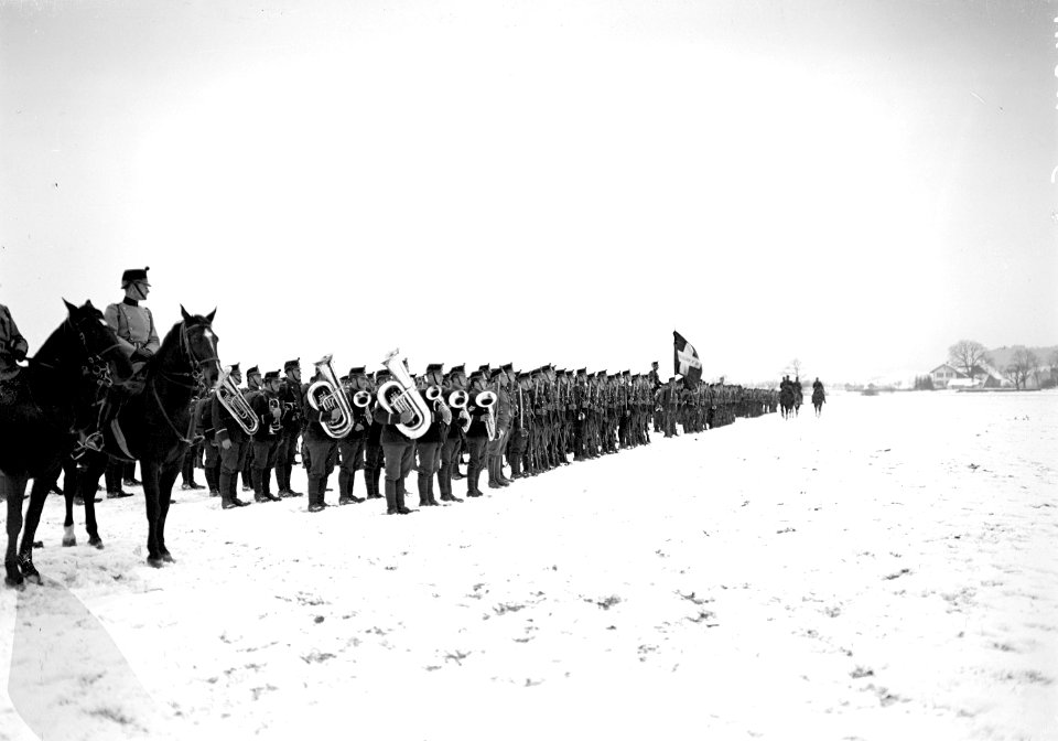 Inspektion einer Infanterieeinheit durch den neuen Kdt - CH-BAR - 3238013