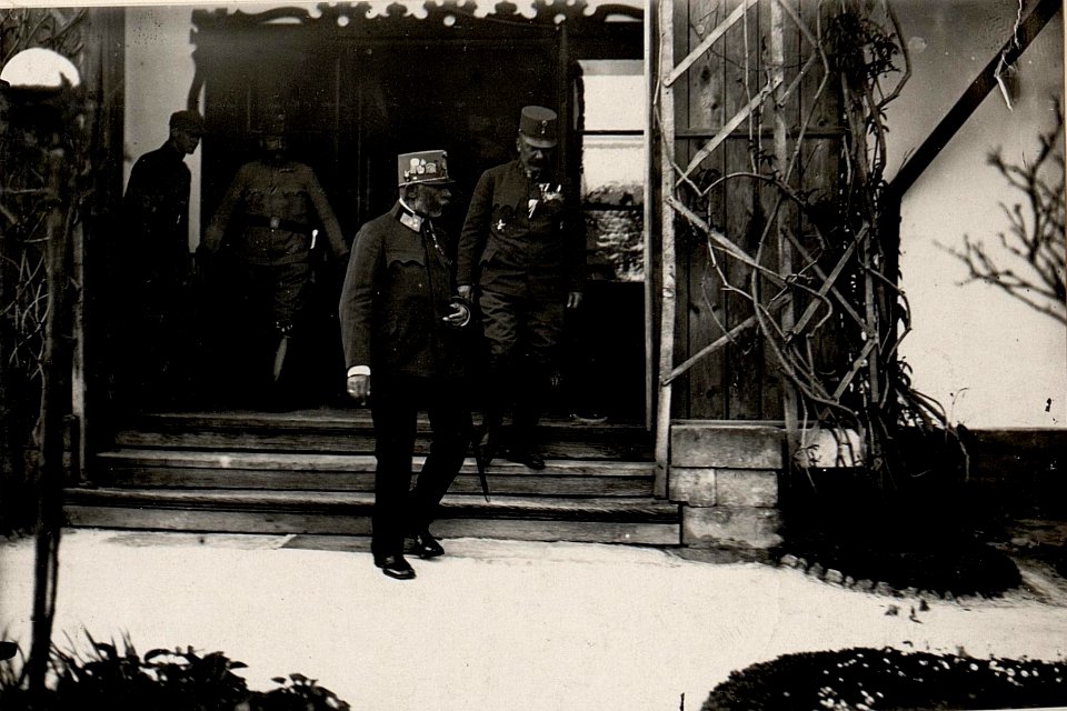 Inspizierung d.S.Exz.G.d.J.Succovati beim Korpskommando in Narajow (BildID 15530725)