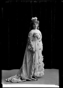 Ingrid Wallström as Prinsessan Sjöstjärna in the revue Stackars Olson at Södra teatern 1907 - SMV - GV067