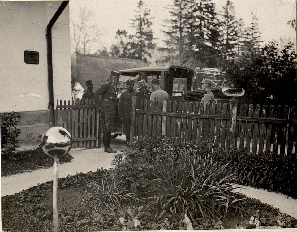Inspizierung d.S.Exz.G.d.J.Suchovati beim Korpskomdo in Narajow (BildID 15530774)