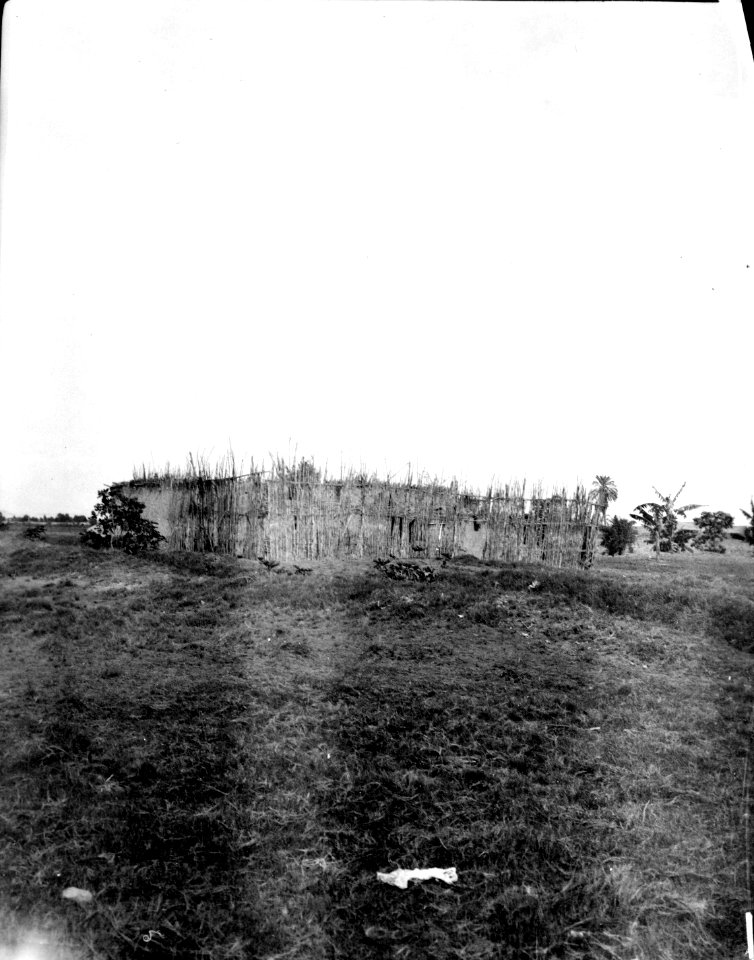 Inhägnad av bl.a. sockerrörsstjälkar. Sydamerika. Peru - SMVK - 002434