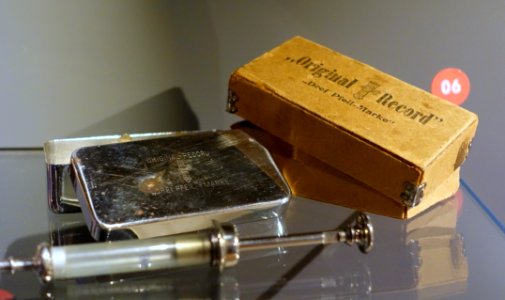 Injection kit, Drei Pfeil-Marke Original Record, Germany, World War I - Braunschweigisches Landesmuseum - DSC04706 photo