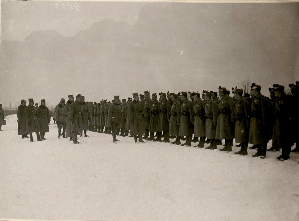 Inspizierung des Kaiserschützen-Rgmt.III.durch Sr.Majestät in Mezzolombardo. (13-I.1918.) (BildID 15508460)